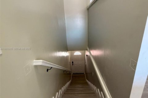 Condominio en venta en Hialeah, Florida, 2 dormitorios, 91.97 m2 № 1986081 - foto 2