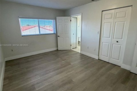 Condominio en venta en Hialeah, Florida, 2 dormitorios, 91.97 m2 № 1986081 - foto 25