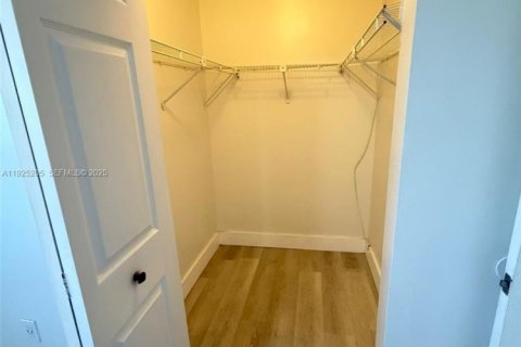 Condominio en venta en Hialeah, Florida, 2 dormitorios, 91.97 m2 № 1986081 - foto 23