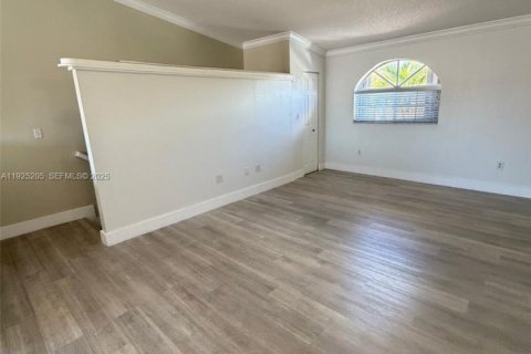 Condominio en venta en Hialeah, Florida, 2 dormitorios, 91.97 m2 № 1986081 - foto 5