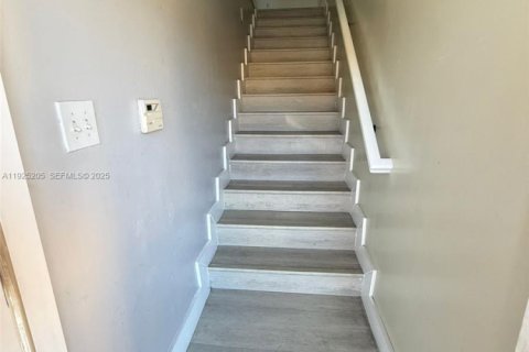 Condominio en venta en Hialeah, Florida, 2 dormitorios, 91.97 m2 № 1986081 - foto 1