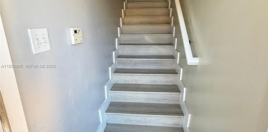 Condominio en Hialeah, Florida, 2 dormitorios № 1986081