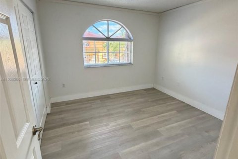 Condominio en venta en Hialeah, Florida, 2 dormitorios, 91.97 m2 № 1986081 - foto 15