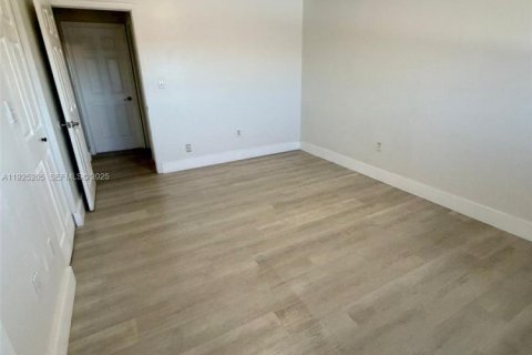 Condominio en venta en Hialeah, Florida, 2 dormitorios, 91.97 m2 № 1986081 - foto 24