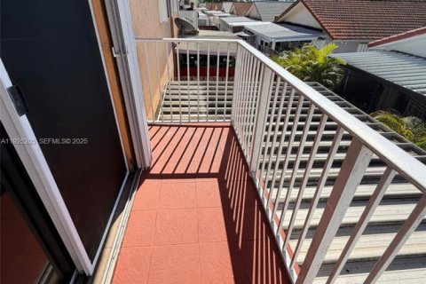 Condominio en venta en Hialeah, Florida, 2 dormitorios, 91.97 m2 № 1986081 - foto 14