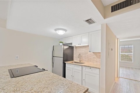 Copropriété à vendre à Saint Petersburg, Floride: 1 chambre, 58.53 m2 № 2098024 - photo 2