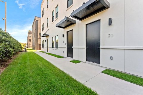 Touwnhouse à vendre à Tampa, Floride: 3 chambres, 195.47 m2 № 2418571 - photo 2
