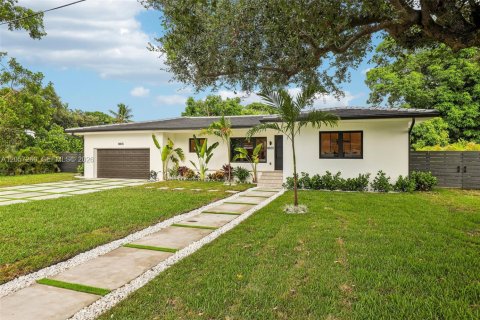 House in Miami, Florida 4 bedrooms, 231.23 sq.m. № 2320002 - photo 3