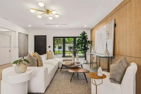 House in Miami, Florida 4 bedrooms, 231.23 sq.m. № 2320002 - photo 12