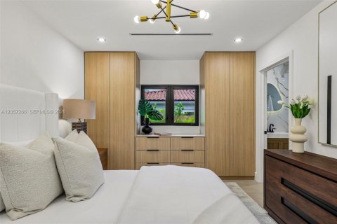House in Miami, Florida 4 bedrooms, 231.23 sq.m. № 2320002 - photo 28