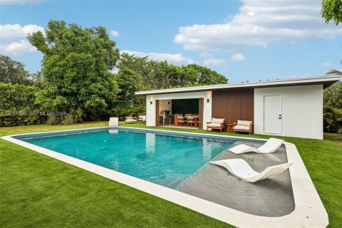 House in Miami, Florida 4 bedrooms, 231.23 sq.m. № 2320002 - photo 5