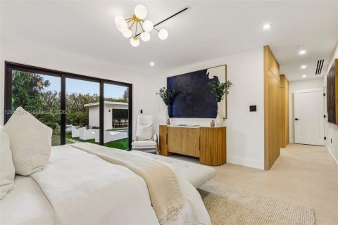 House in Miami, Florida 4 bedrooms, 231.23 sq.m. № 2320002 - photo 16