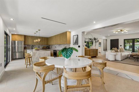 House in Miami, Florida 4 bedrooms, 231.23 sq.m. № 2320002