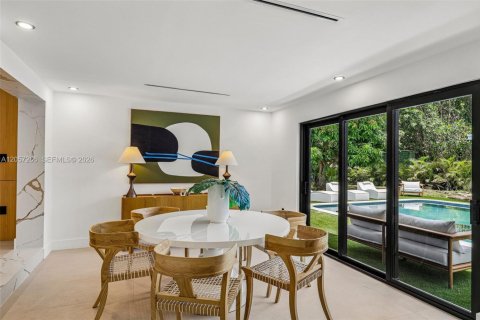 House in Miami, Florida 4 bedrooms, 231.23 sq.m. № 2320002 - photo 8