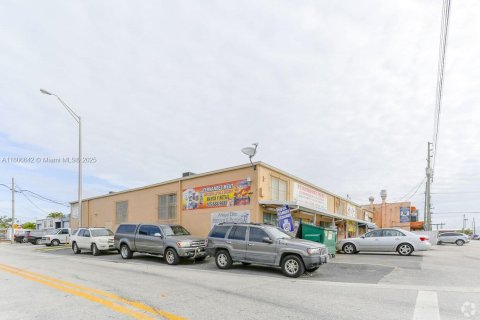 Commercial property in Hialeah, Florida № 1739263 - photo 4