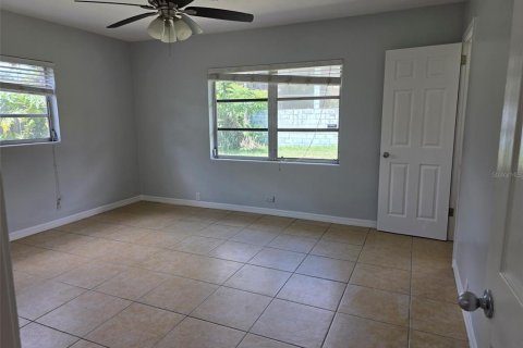 House in Maitland, Florida 4 bedrooms, 180.14 sq.m. № 2211156 - photo 9