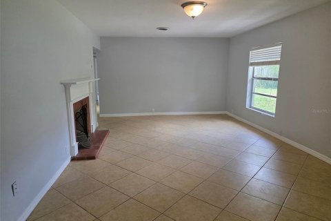 House in Maitland, Florida 4 bedrooms, 180.14 sq.m. № 2211156 - photo 2