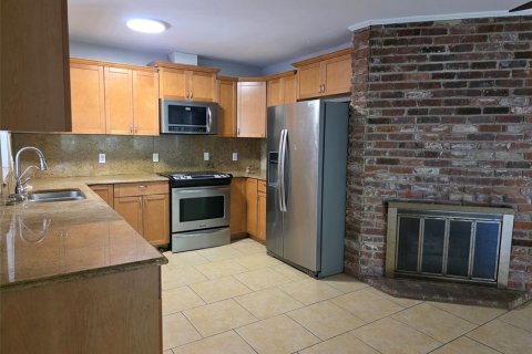 House in Maitland, Florida 4 bedrooms, 180.14 sq.m. № 2211156 - photo 3