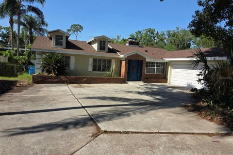 House in Maitland, Florida 4 bedrooms, 180.14 sq.m. № 2211156