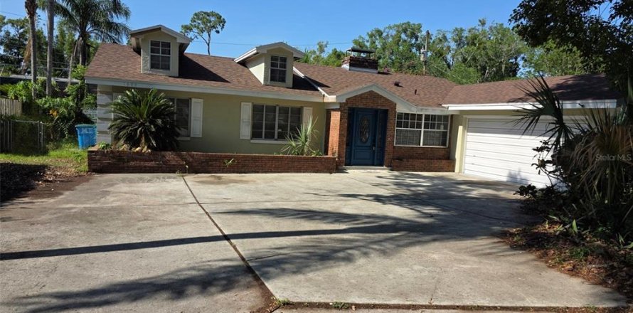 House in Maitland, Florida 4 bedrooms, 180.14 sq.m. № 2211156