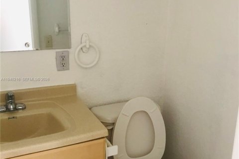 Condo in Plantation, Florida, 2 bedrooms  № 2004313 - photo 14