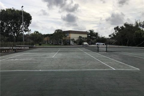 Condo in Plantation, Florida, 2 bedrooms  № 2004313 - photo 19