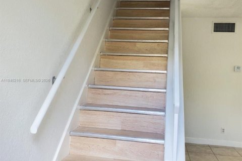 Condo in Plantation, Florida, 2 bedrooms  № 2004313 - photo 4