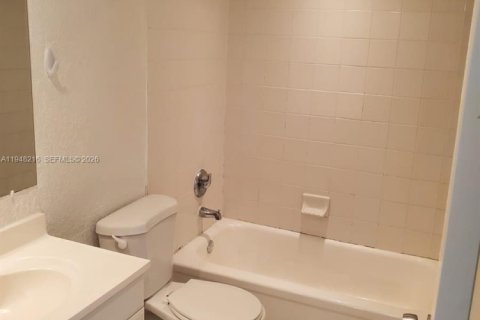 Condo in Plantation, Florida, 2 bedrooms  № 2004313 - photo 13