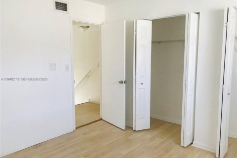 Condo in Plantation, Florida, 2 bedrooms  № 2004313 - photo 12