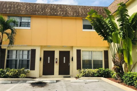 Condo in Plantation, Florida, 2 bedrooms  № 2004313 - photo 16