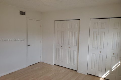 Condo in Plantation, Florida, 2 bedrooms  № 2004313 - photo 10