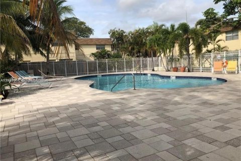 Condo in Plantation, Florida, 2 bedrooms  № 2004313 - photo 18