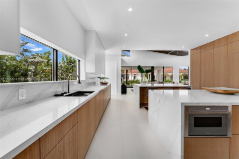 House in Pinecrest, Florida 5 bedrooms, 433.85 sq.m. № 1503288 - photo 20
