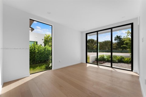 House in Pinecrest, Florida 5 bedrooms, 433.85 sq.m. № 1503288 - photo 30