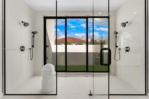 House in Pinecrest, Florida 5 bedrooms, 433.85 sq.m. № 1503288 - photo 27