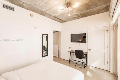 Condo in Miami, Florida, 2 bedrooms  № 1938100 - photo 21