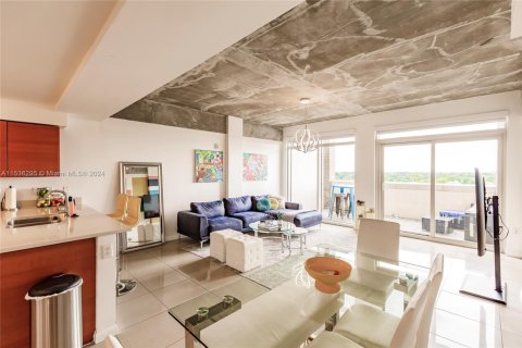 Condo in Miami, Florida, 2 bedrooms  № 1938100 - photo 8