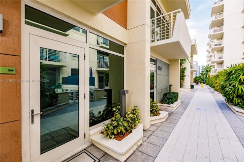 Condominio en alquiler en Miami, Florida, 2 dormitorios, 117.89 m2 № 1938100 - foto 27