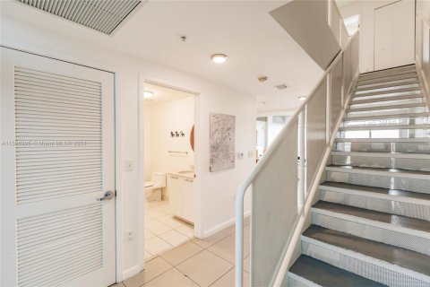 Condominio en alquiler en Miami, Florida, 2 dormitorios, 117.89 m2 № 1938100 - foto 14