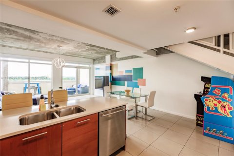 Condominio en alquiler en Miami, Florida, 2 dormitorios, 117.89 m2 № 1938100 - foto 7