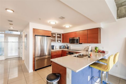 Condominio en alquiler en Miami, Florida, 2 dormitorios, 117.89 m2 № 1938100 - foto 6