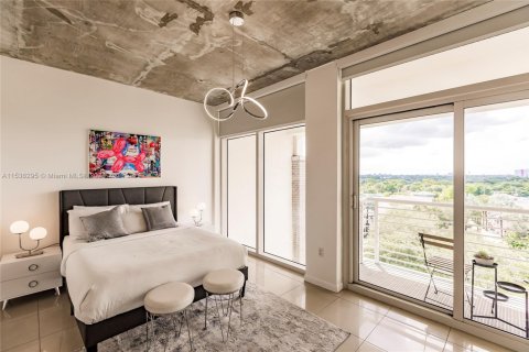 Condo in Miami, Florida, 2 bedrooms  № 1938100 - photo 16
