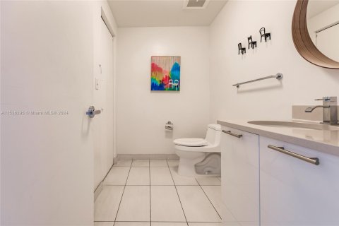 Condominio en alquiler en Miami, Florida, 2 dormitorios, 117.89 m2 № 1938100 - foto 11