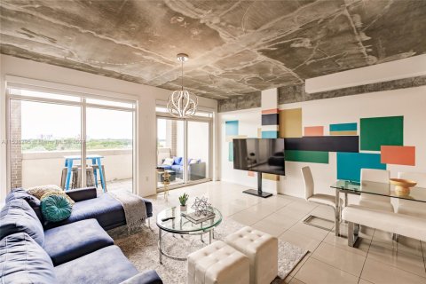 Condominio en alquiler en Miami, Florida, 2 dormitorios, 117.89 m2 № 1938100 - foto 2