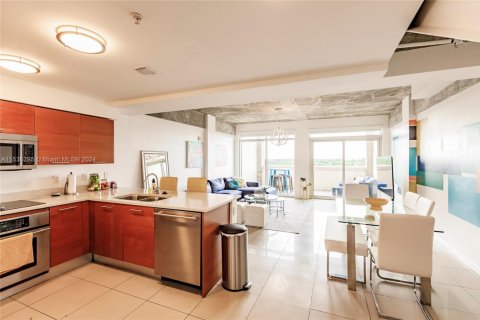 Condominio en alquiler en Miami, Florida, 2 dormitorios, 117.89 m2 № 1938100 - foto 4