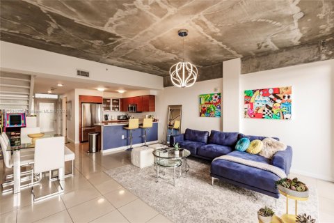 Condominio en alquiler en Miami, Florida, 2 dormitorios, 117.89 m2 № 1938100 - foto 1