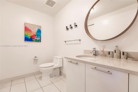 Condominio en alquiler en Miami, Florida, 2 dormitorios, 117.89 m2 № 1938100 - foto 12