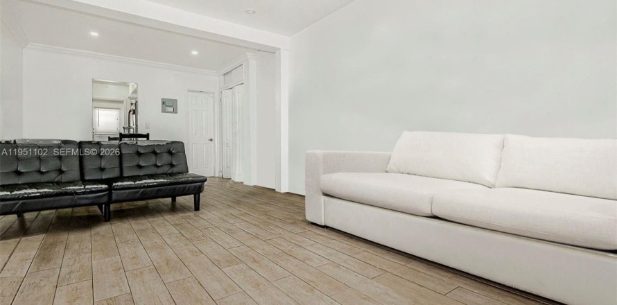 Студия в кондо в Майами-Бич, Флорида № 2008001