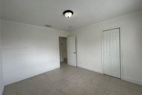 Casa en alquiler en Miami, Florida, 3 dormitorios, 107.77 m2 № 2060881 - foto 14