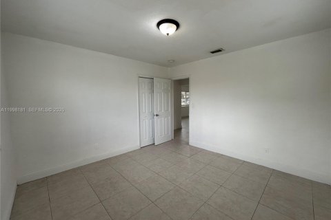 Casa en alquiler en Miami, Florida, 3 dormitorios, 107.77 m2 № 2060881 - foto 10